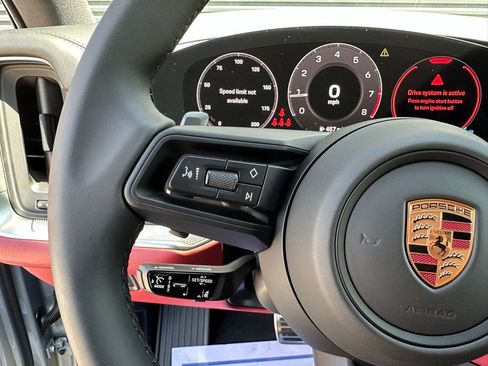 Used 2025 Porsche Cayenne S image 21