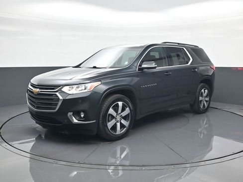 Used 2020 Chevrolet Traverse LT w/ LT Premium Package image 3
