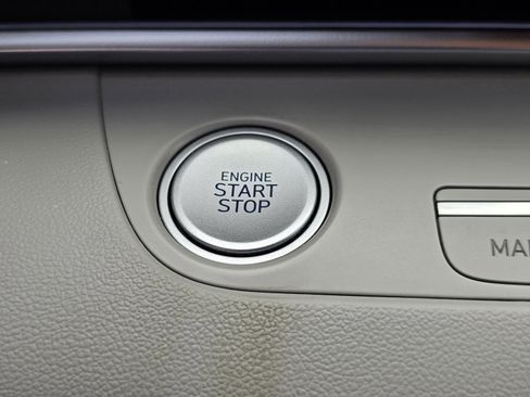 Used 2023 Hyundai Elantra Limited w/ Preferred Accessory Package image 23