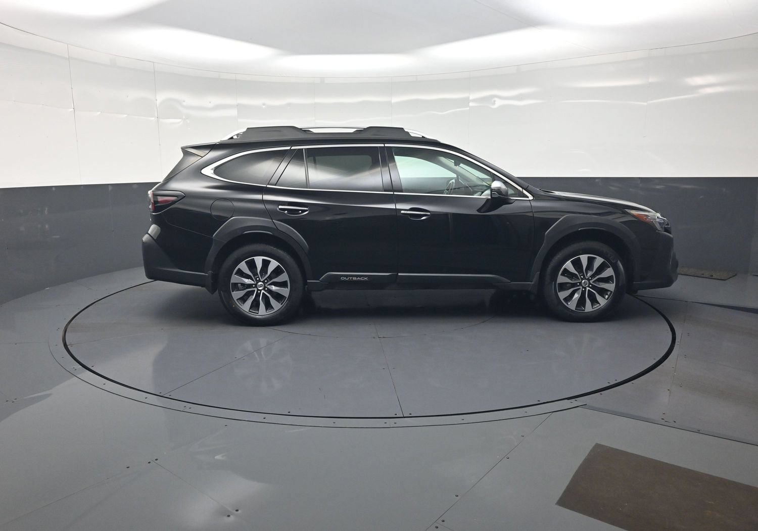 Certified 2024 Subaru Outback Touring XT AWD/4WD image 2