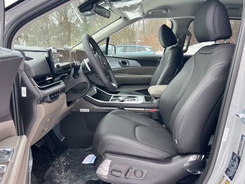 New 2026 Kia Carnival EX image 9