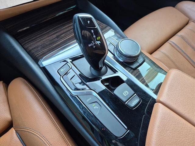 Used 2019 BMW 530e xDrive AWD/4WD image 16