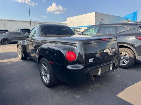 Used 2005 Chevrolet SSR w/ Preferred Equipment Group RWD image 6