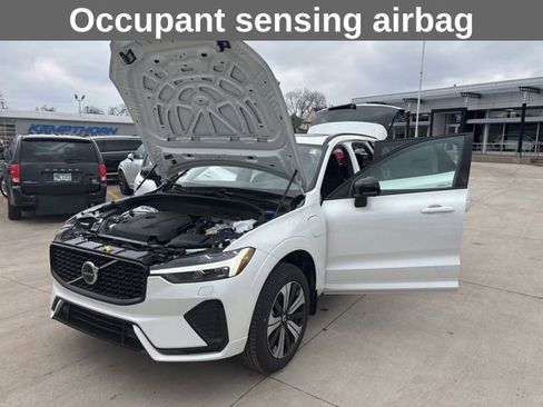 Used 2025 Volvo XC60 T8 Core w/ Climate Package image 25