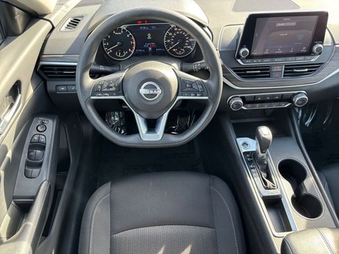 Used 2025 Nissan Altima 2.5 SV image 34