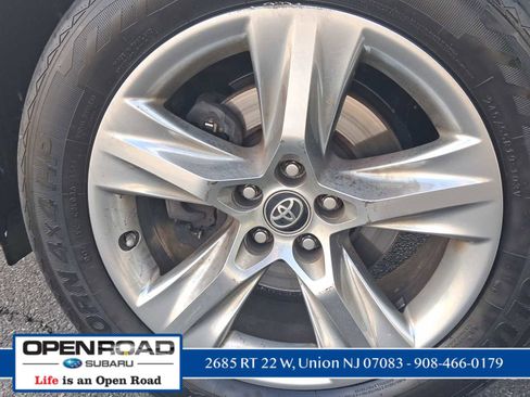 Used 2019 Toyota Highlander Limited AWD/4WD image 6