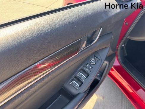 Used 2018 Honda Accord Sport image 11