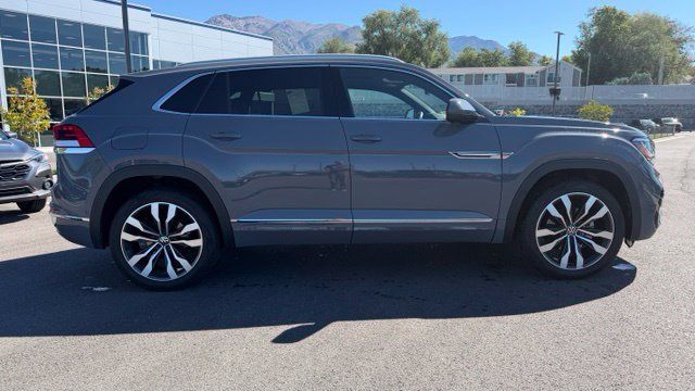 Used 2022 Volkswagen Atlas Cross Sport SEL Premium R-Line AWD/4WD image 2