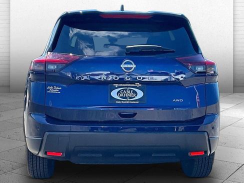 Used 2025 Nissan Rogue SV AWD/4WD image 3