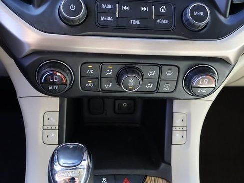 Certified 2019 GMC Acadia Denali w/ Technology Package FWD image 28