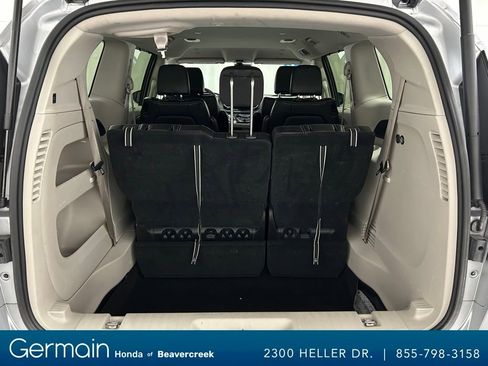 Used 2023 Chrysler Pacifica Touring-L image 32