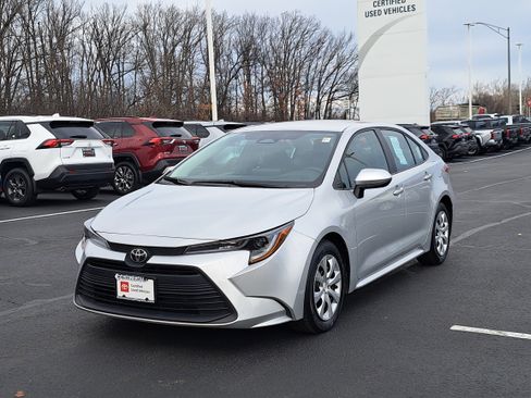 Certified 2023 Toyota Corolla LE image 3
