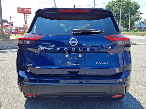 Used 2024 Nissan Rogue SV AWD/4WD image 6