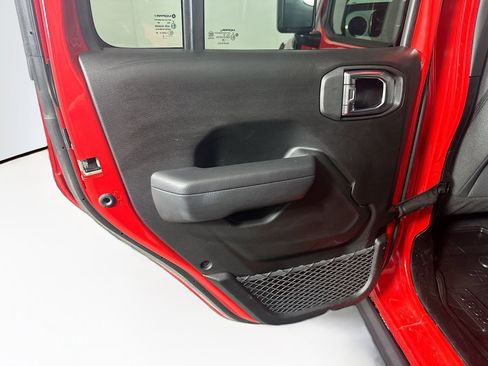 Used 2025 Jeep Wrangler Willys image 26