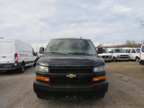 Used 2019 Chevrolet Express 2500 Extended RWD image 2