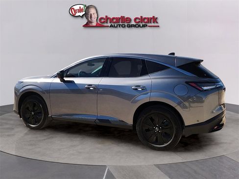 Used 2025 Nissan Murano SV image 2