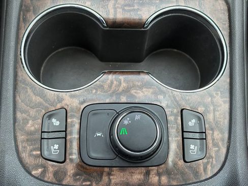 Used 2020 GMC Acadia Denali w/ Technology Package FWD image 32