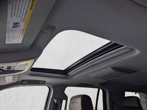 Used 2015 GMC Yukon Denali w/ Premium Package image 18