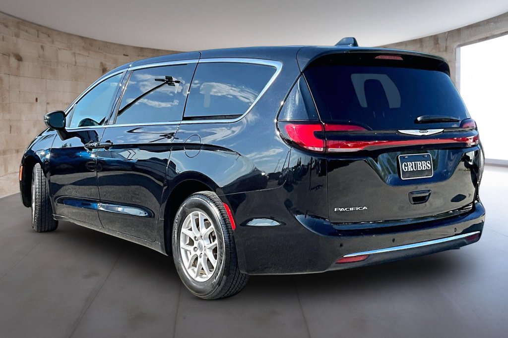 Used 2025 Chrysler Pacifica Select FWD image 14