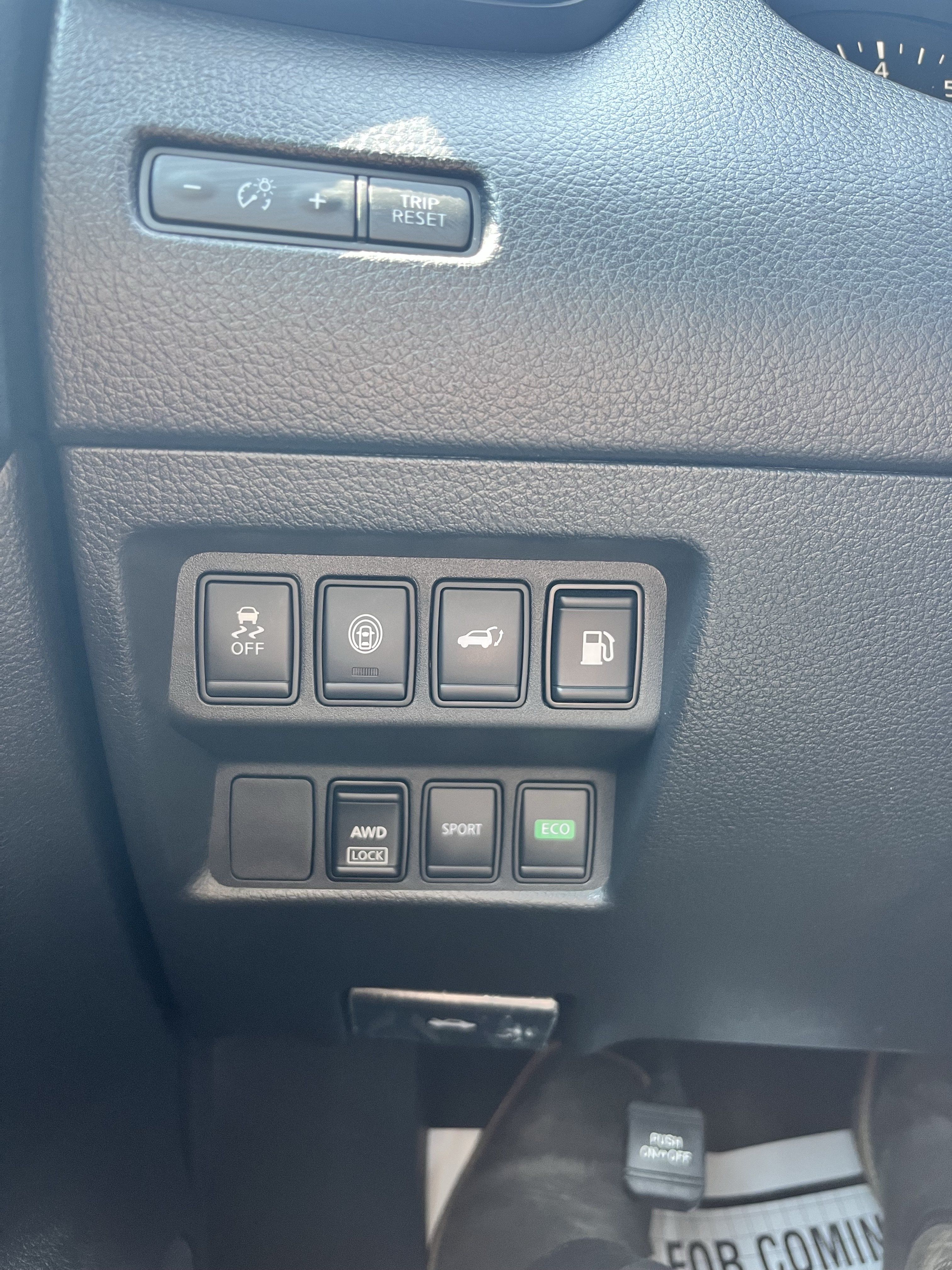 Used 2020 Nissan Rogue SV AWD/4WD image 25