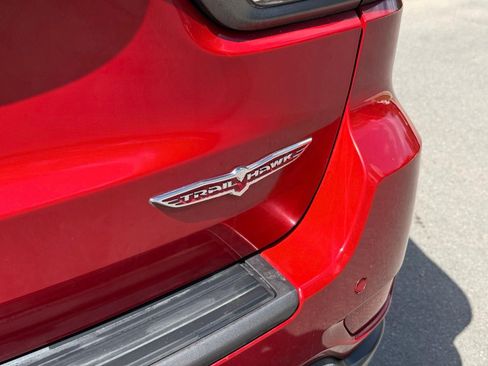 Used 2017 Jeep Grand Cherokee Trailhawk AWD/4WD image 12