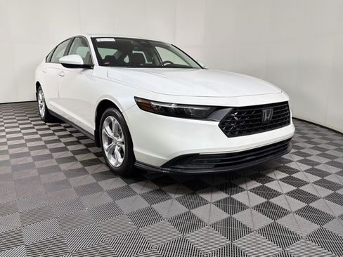 Used 2025 Honda Accord LX image 19