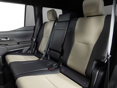 Used 2025 Lexus GX 550 image 17