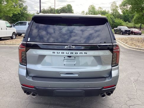 Used 2025 Chevrolet Suburban Z71 AWD/4WD image 3