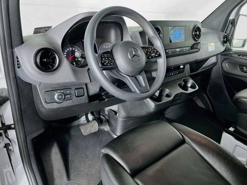 Used 2023 Mercedes-Benz Sprinter 2500 image 9