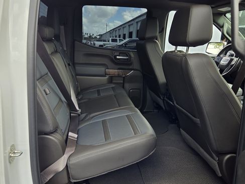 Used 2021 GMC Sierra 1500 Denali w/ Denali Ultimate Package AWD/4WD image 16