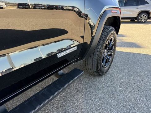 Used 2023 GMC Canyon Elevation w/ Convenience Package image 12