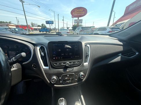 Used 2019 Chevrolet Malibu RS image 23