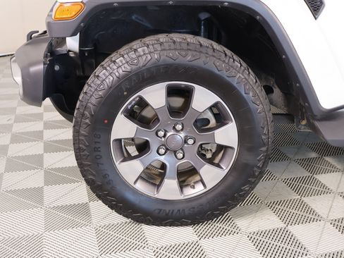Used 2018 Jeep Wrangler Unlimited Sahara AWD/4WD image 18