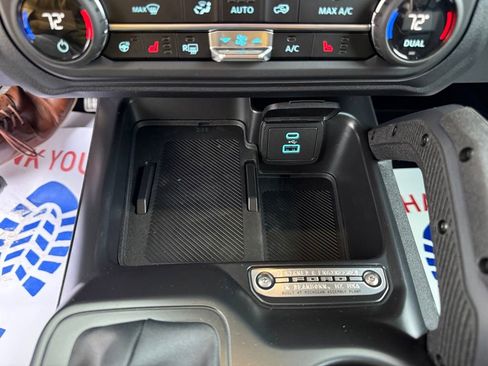 New 2025 Ford Bronco Outer Banks w/ Sasquatch Package image 24