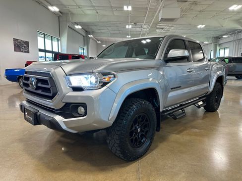 Used 2022 Toyota Tacoma SR5 image 3