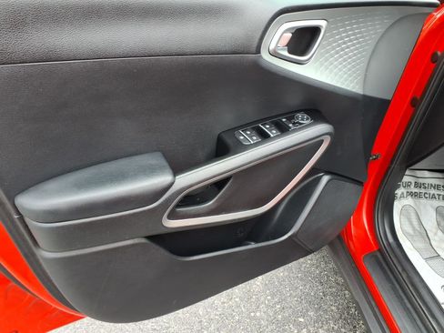 Used 2020 Kia Soul LX FWD image 10