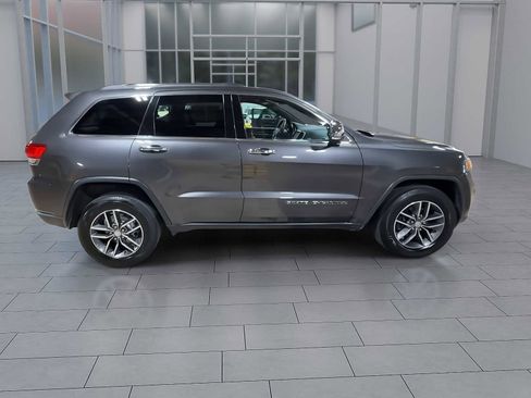 Used 2017 Jeep Grand Cherokee Limited image 9