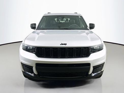 Used 2023 Jeep Grand Cherokee L Laredo RWD image 2