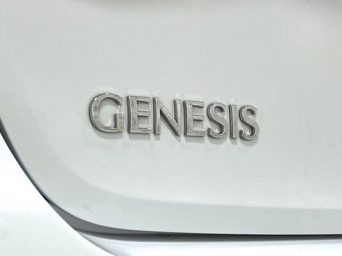 Used 2015 Hyundai Genesis 3.8 AWD/4WD image 39