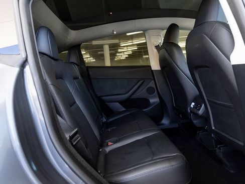 Used 2023 Tesla Model Y Long Range AWD/4WD image 23