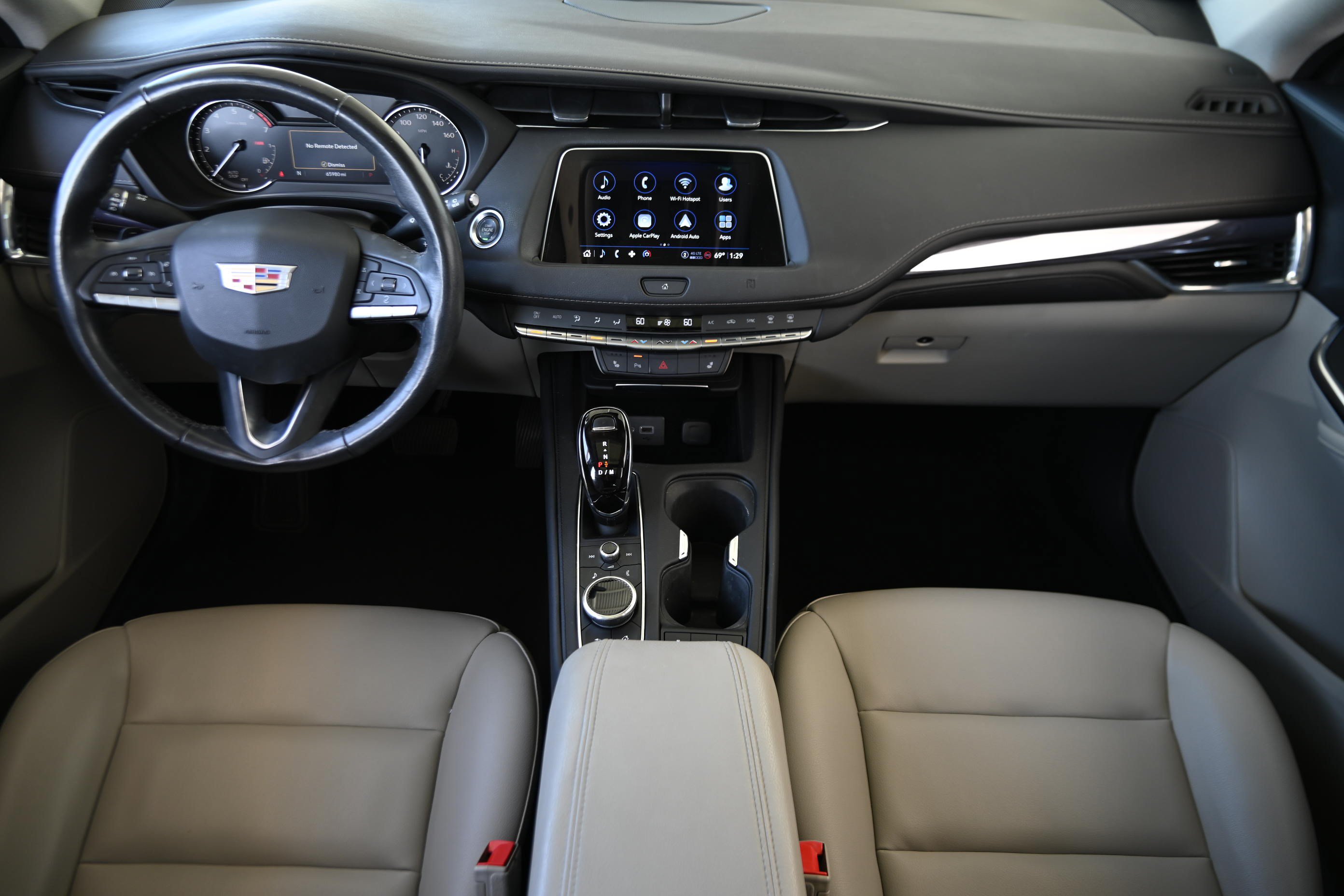 Used 2021 Cadillac XT4 Luxury w/ Cold Weather Package FWD image 14
