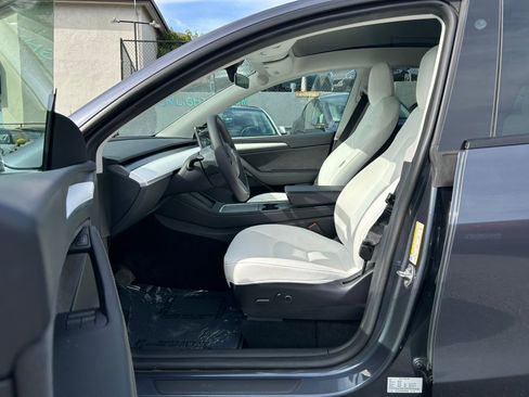 Used 2023 Tesla Model Y Long Range image 11