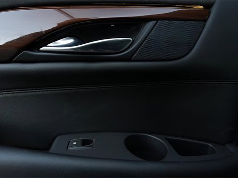 Used 2020 Cadillac Escalade ESV 4WD image 33