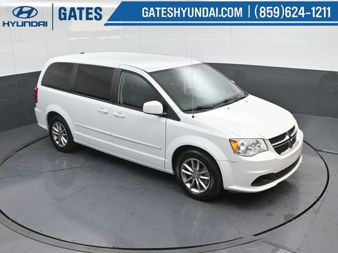 Used 2016 Dodge Grand Caravan SE image 29