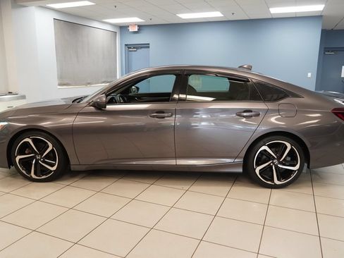 Used 2018 Honda Accord Sport image 2