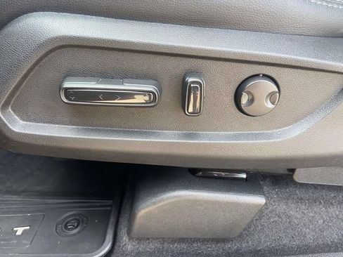 Used 2025 Honda Pilot Touring image 16