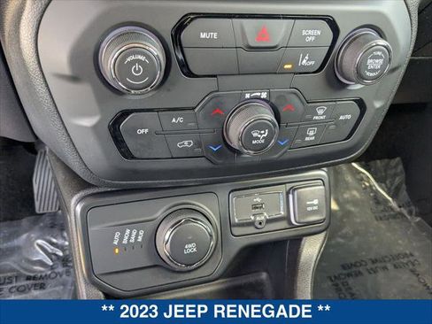 Used 2023 Jeep Renegade Latitude image 17