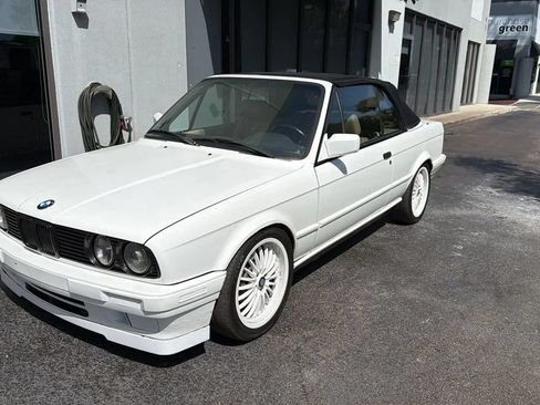 Used 1991 BMW 325i Convertible RWD image 1