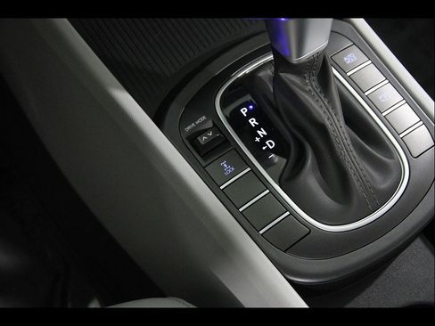 Certified 2025 Hyundai Kona SEL AWD/4WD image 16