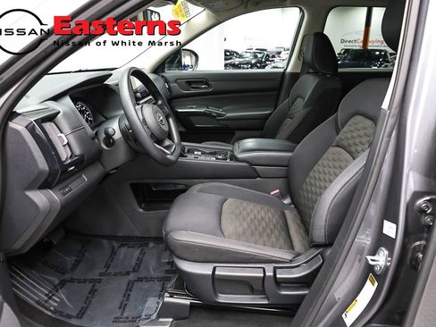 Used 2023 Nissan Pathfinder S AWD/4WD image 14